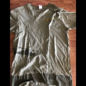 Army Strong t shirt